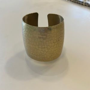 Banana Republic cuff. Never worn.